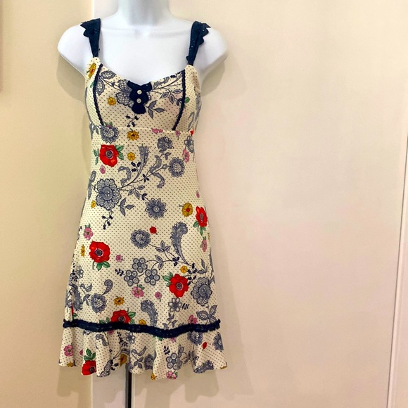 Guess Dresses & Skirts - Host pick 🔥 Guess floral dress with navy blue eyelet straps size small